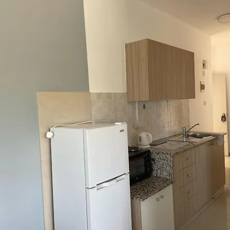 Ground Floor 1br Double Bed Rm 5 מלון דירות פאפוס
